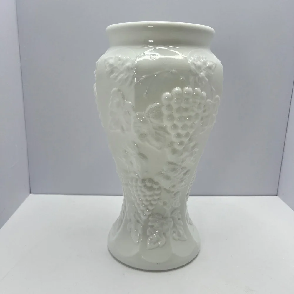 Westmorland Paneled Grape Pickle Jar 12